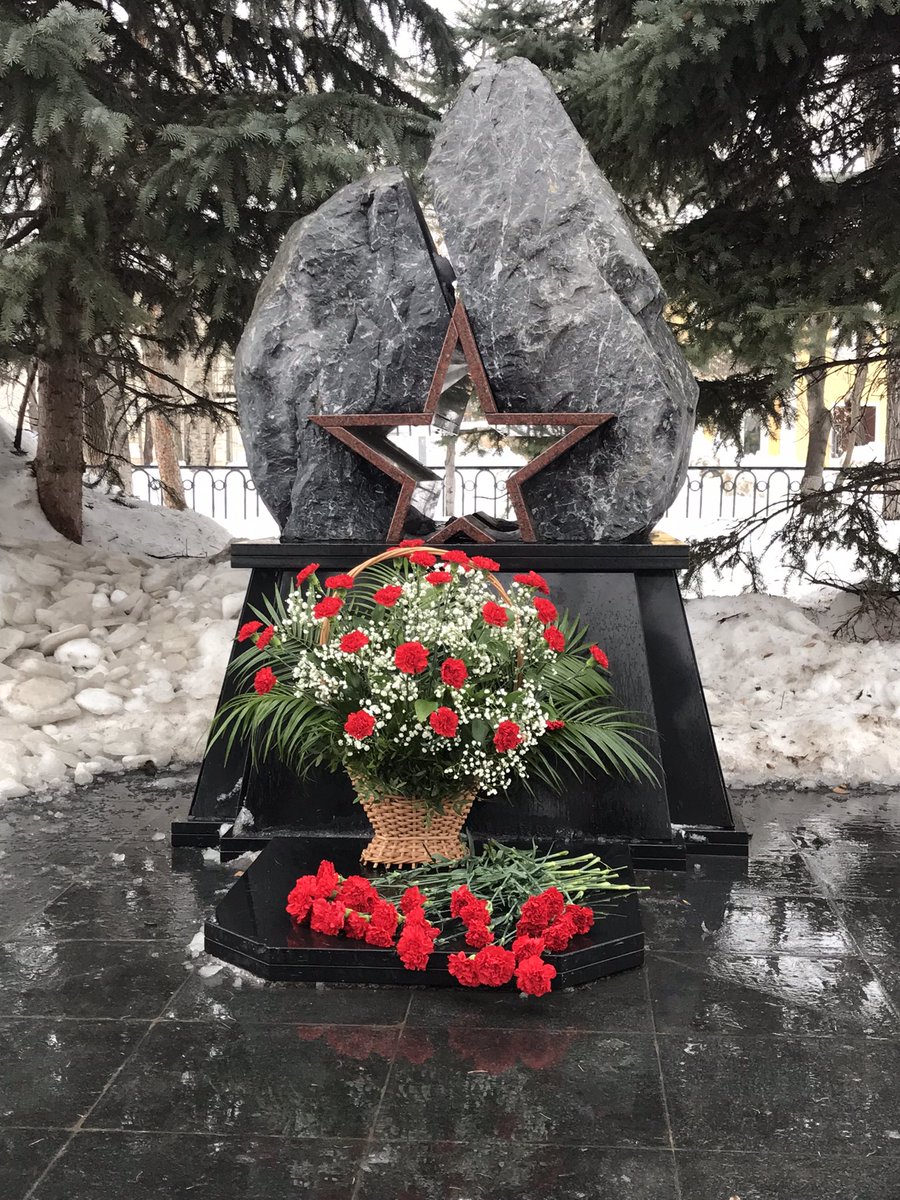 #ДеньзащитникаОтечества - это про мужество, про отзывчивость и готовность защищать, спасать и просто делать добро независимо от возраста, профессии или пола. С праздником, друзья! Мира и здоровья всем и каждому!🙌💐♥️#НашиЗащитники #23февраля