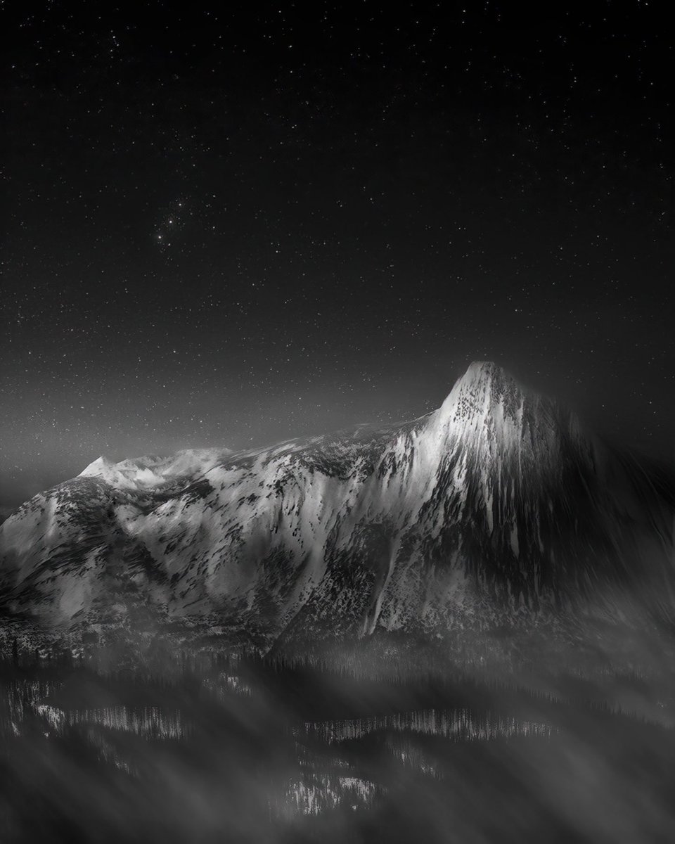 Mountain captured in Vemdalen, Sweden. Tried out a black&amp;white for a change, lots of fun creating the atmosphere in post processing #Landscapes #mountains