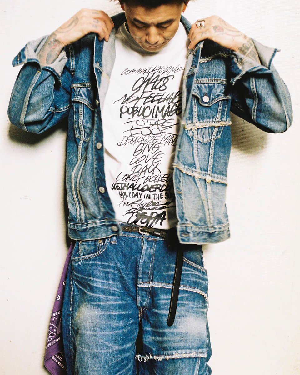 MYne_official's tweet photo. FULLCOUNT × MYne
2/26(土)11:00

日本のデニムブランドFULLCOUNTとMYneからヘリテージライクなコラボレーションを発売致します。

キャンペーンヴィジュアルにはラッパーのANARCHYが登場。

MYne Official Online Store
https://t.co/5fnDvq8ZXI https://t.co/RMcmRdFN04