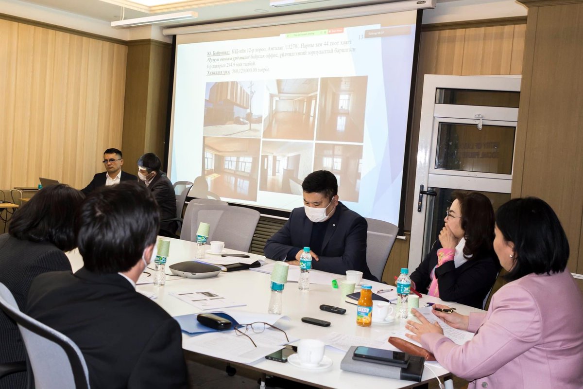 Засагт Капитал банкны өр авлагын явц танилцуулсан. 

НДҮЗ сая хуралдаж дахин 25 тэрбумын үл хөдлөхийг өр төлбөрт суутгаж авахыг зөвшөөрлөө.
 
Ер нь 104 тэрбум байршиж байсан👉🏻7.7 тэрбум MNT, 22.1 тэрбум үл хөдлөх авсан. Дуудлага худалдаанд 📣

👉🏻49 тэрбум төгрөгийн авлага үлдсэн.