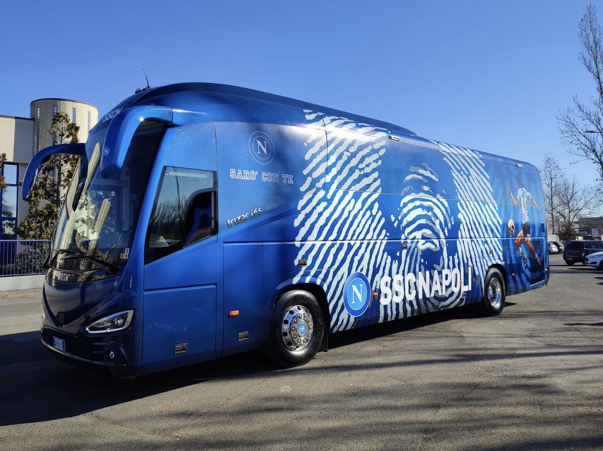 sscnapoliES's tweet photo. 🚍 ¡Nuestro nuevo bus esta de 🔟!😍🇦🇷

💙 #ForzaNapoliSempre

Gracias a Autoservizi Grimaldi, Giuseppe Klain #GK10 https://t.co/qrVRDDkKls