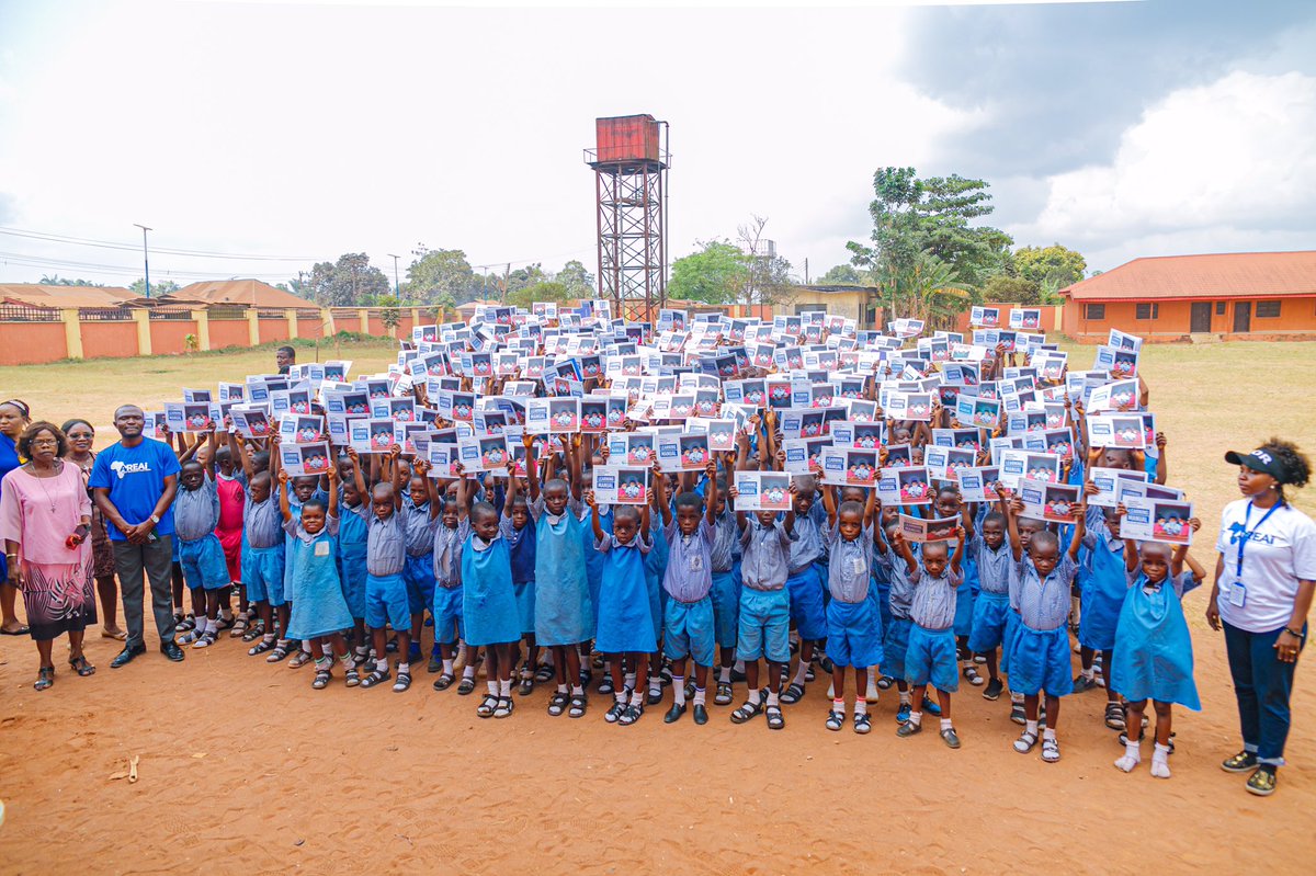 Areai4Africa's tweet photo. With support from @FCDODigital and the Nigerian govt, 6,400 students in underserved primary and secondary schools in Kano, Jigawa, Kaduna and Edo State now have the #DigitalLearningManual.
Can you guess what 2 states we are visiting next?
๐กThey're in South West Nigeria! https://t.co/HQhaao00RD