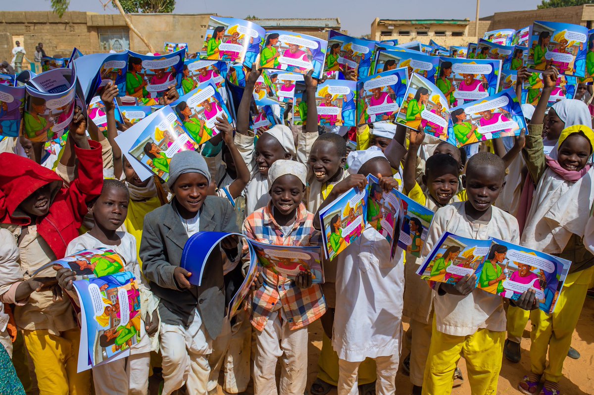 Areai4Africa's tweet photo. With support from @FCDODigital and the Nigerian govt, 6,400 students in underserved primary and secondary schools in Kano, Jigawa, Kaduna and Edo State now have the #DigitalLearningManual.
Can you guess what 2 states we are visiting next?
๐กThey're in South West Nigeria! https://t.co/HQhaao00RD