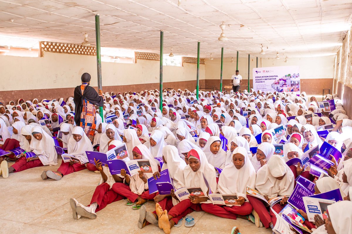 Areai4Africa's tweet photo. With support from @FCDODigital and the Nigerian govt, 6,400 students in underserved primary and secondary schools in Kano, Jigawa, Kaduna and Edo State now have the #DigitalLearningManual.
Can you guess what 2 states we are visiting next?
๐กThey're in South West Nigeria! https://t.co/HQhaao00RD