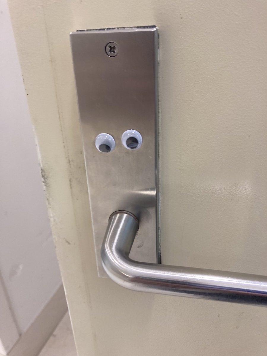 Christo30366089's tweet photo. Someone’s having fun at work #onlyintheICU #nurselife https://t.co/7slHQKsfRc