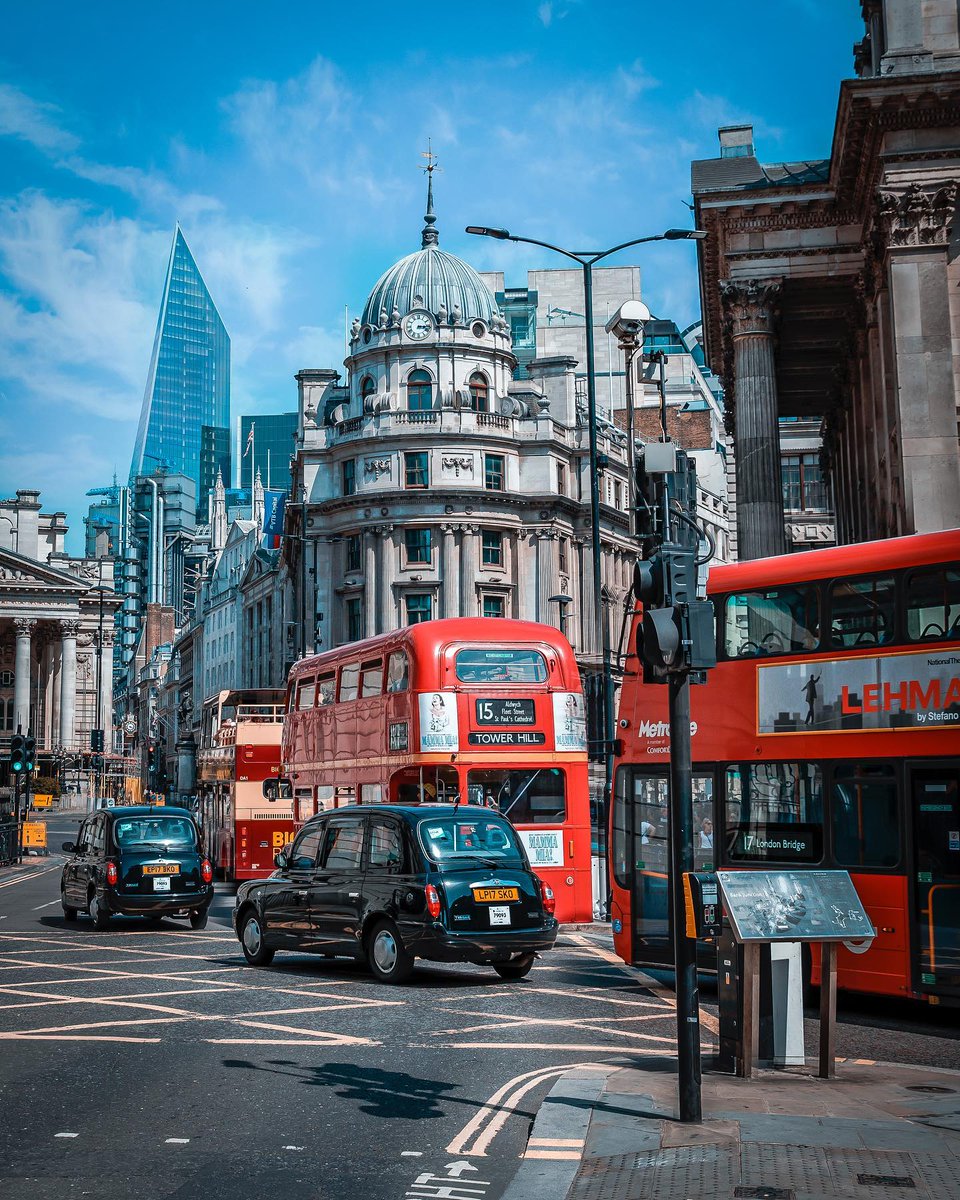 The City of London💙 #LetsDoLondon #VisitLondon [📸 @kellylerox] bit.ly/3vnOa9t