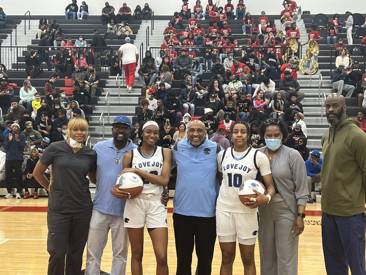 Last night we celebrated our victory to the Sweet 16 and we honored <a href="/Yupthtsbree/">Bryana Hardy</a> career 500 rebs and <a href="/layh04/">L.H</a> career 1K pts and 500 rebs #DBD