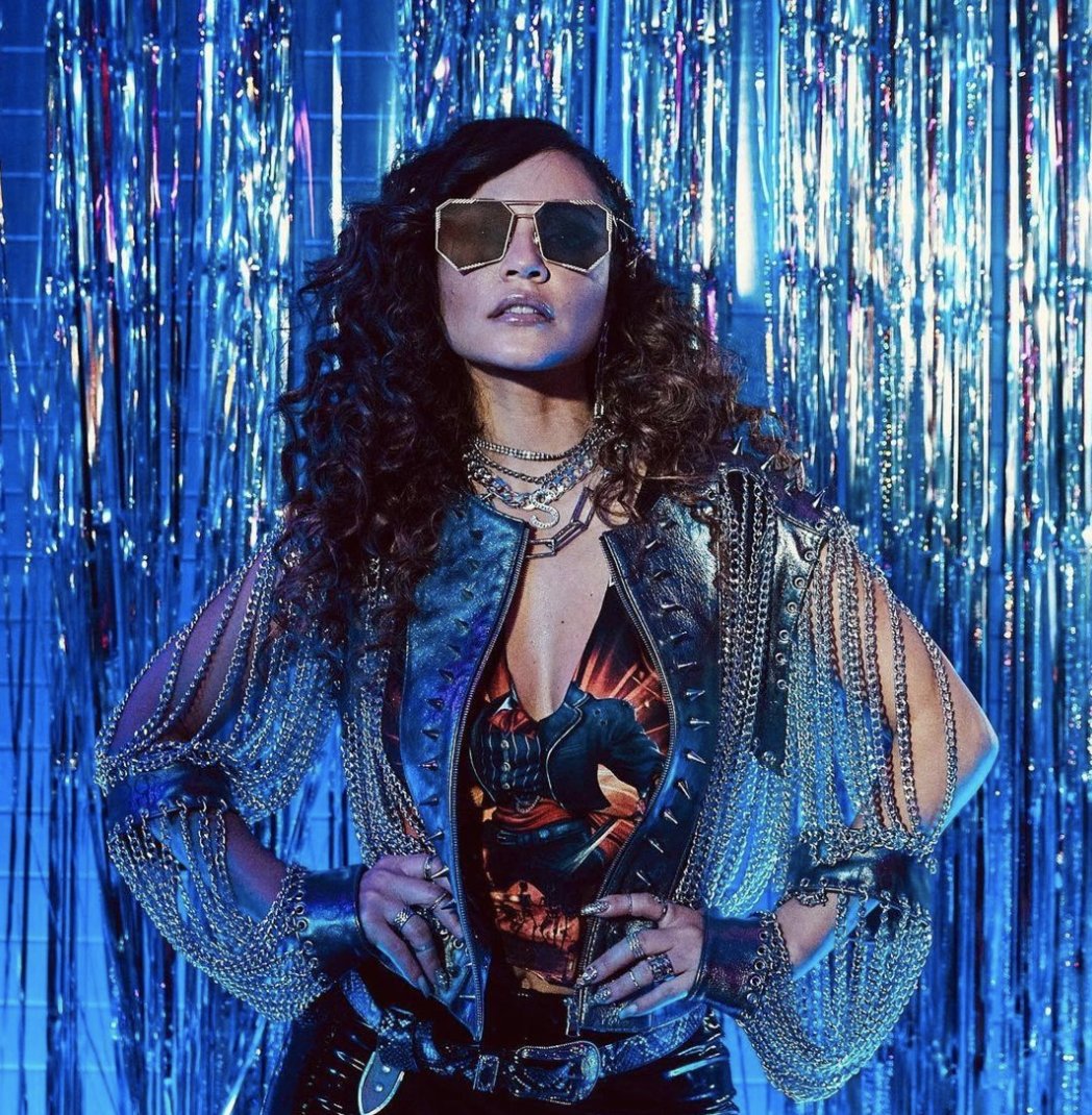 bangle_babe's tweet photo. The weekend is approaching and @SharleneTaule is giving us major party vibes in our Bohemian Chain!
#FridayFeeling #weekendvibes #February2022 https://t.co/Dc5R7TsjeD