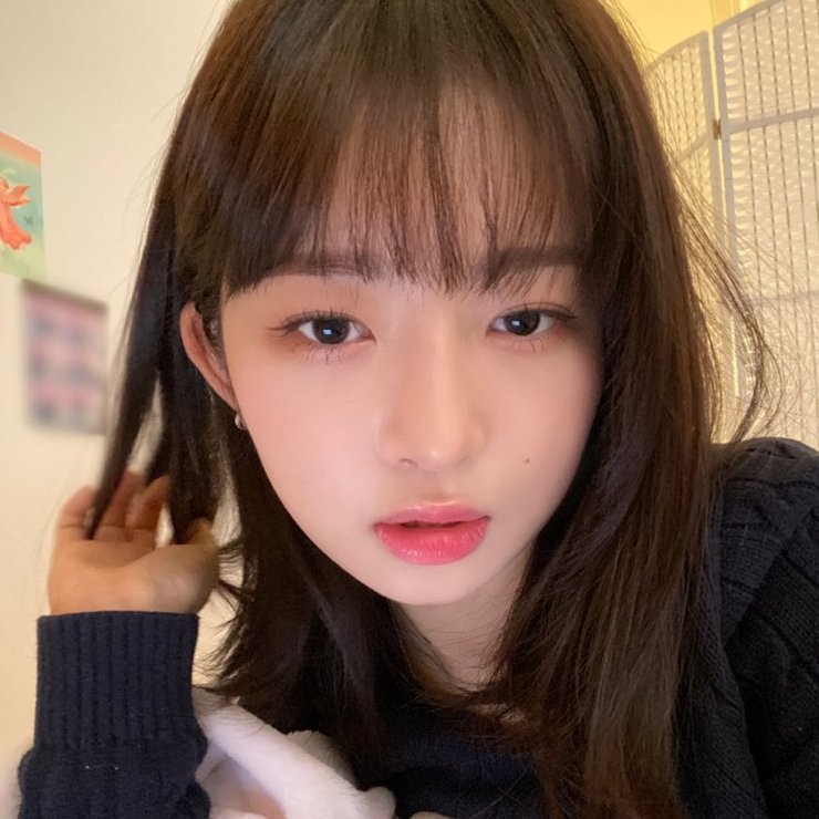 picsnaoirei's tweet photo. naoi rei from ive everyone https://t.co/yoRILvxpss