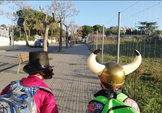 AfaVillena's tweet photo. El rei de la disbauxa ha arribat a @EscolaVillena!
Endevineu quina ordre de Carnestoltes ens han proposat avui els alumnes de secundària als alumnes de primària? https://t.co/U64WObkk00