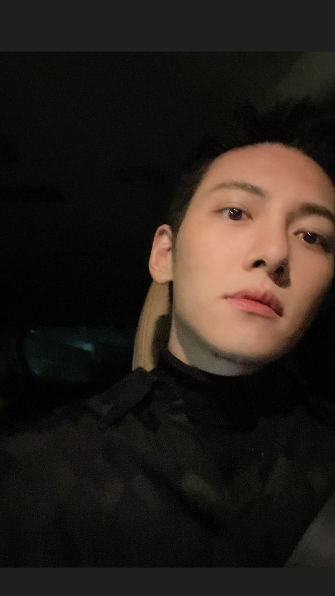 Apeach_JCW's tweet photo. 셀카보고 놀래서 호다닥 달려온...😵‍💫😵‍💫 https://t.co/qLZAtmT18x