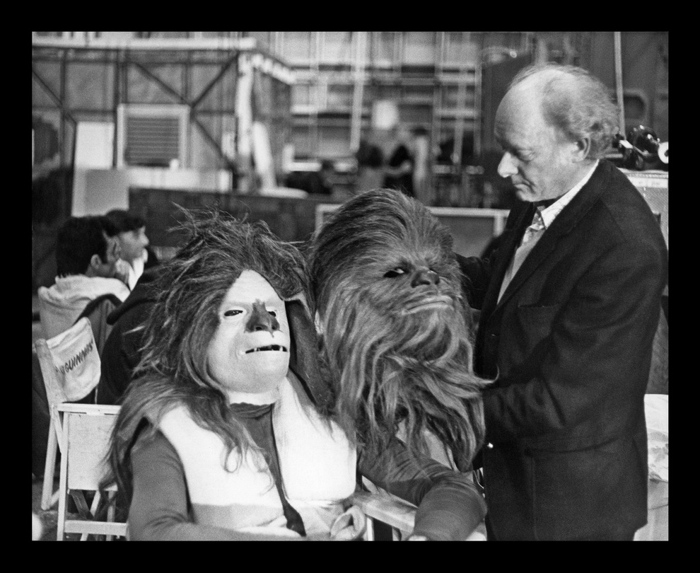 Behind the scenes with Stuart Freeborn working on Chewbacca's (Peter Mayhew) prosthetics on the set of Star Wars. #StarWars https://t.co/0sqlmShmox