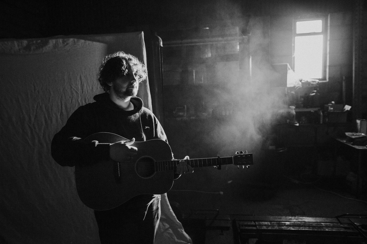 elkyn_music_'s tweet photo. new single 'fell' is out now across all streaming platforms, released through @tambourinemach2
๐ธ- Andy Little
#elkyn #fell #indiefolk #indiemusic #singersongwriter #Leedsmusic #ProTools #DolbyAtmosMusic #ImmersiveAudio
@Wipeout_Music @SingingLightUK @MysteryRoomMKE https://t.co/MIDDzGVTj9