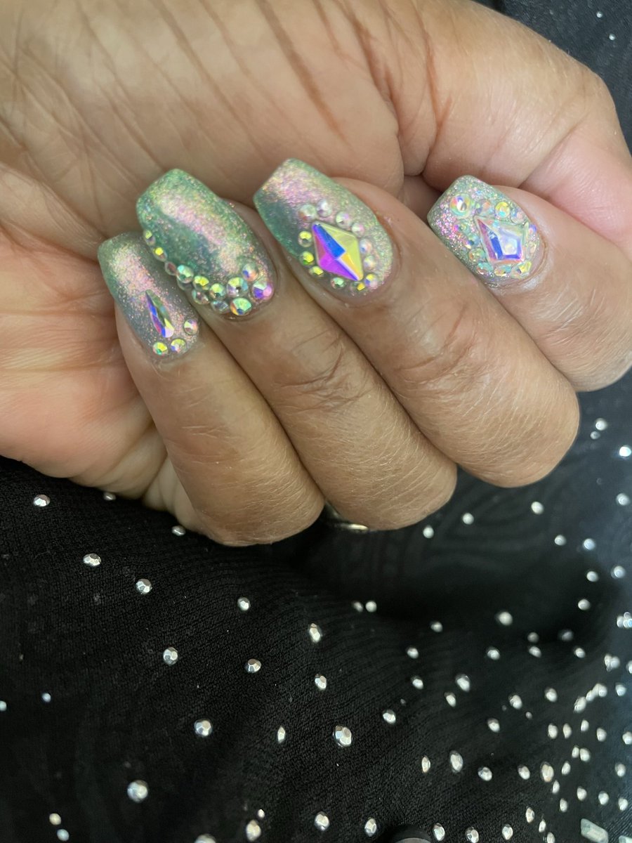 REALKCBIZBOSS's tweet photo. I Finally got my nails done in Chicago. #Chicago #chicagolegends https://t.co/jVTw2W6iGM