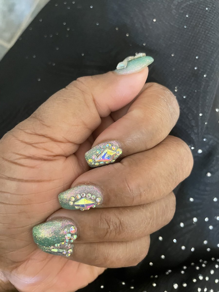 REALKCBIZBOSS's tweet photo. I Finally got my nails done in Chicago. #Chicago #chicagolegends https://t.co/jVTw2W6iGM