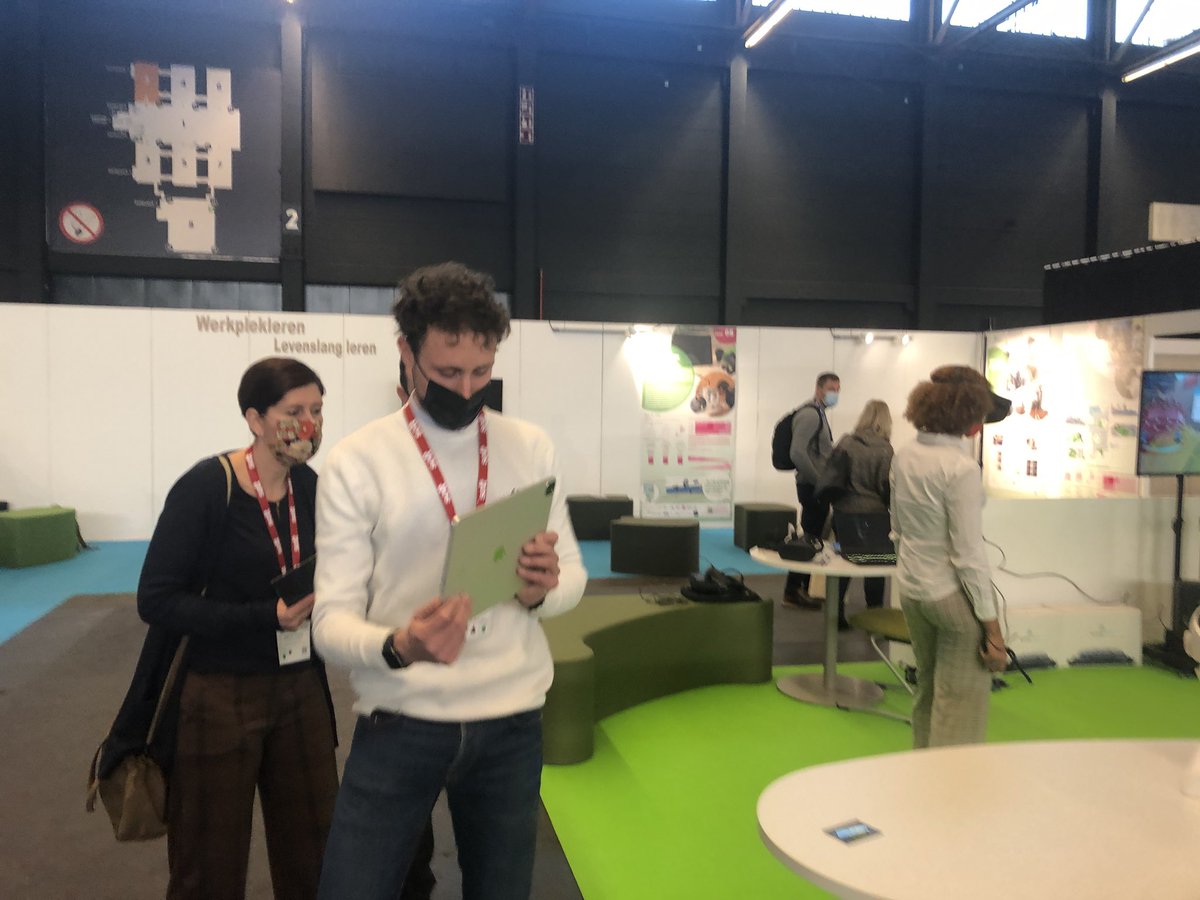 Pal aan de ingang van @SETTGent presenteert het @GO_onderwijs technisch atheneum Keerbergen het gebruik van AR en VR in technisch onderwijs g-o.be/gepersonalisee… #trotsoponsGO