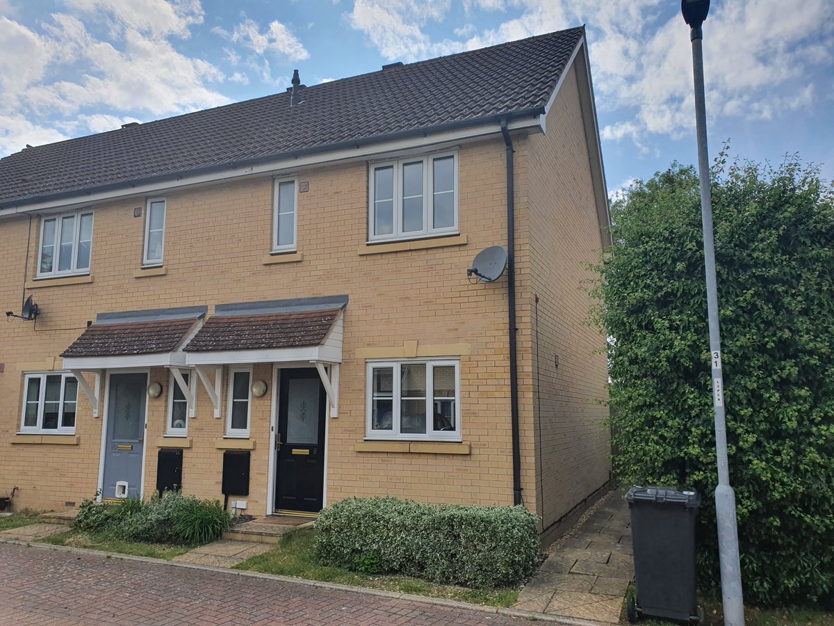 Mill Quern, Highfields Caldecote: Beautifully presented modern end terraced two bedroom property set in a quiet cul-de-sac. Available 23rd March 2022.  £995pcm    Deposit £1095 Holding Fee: £229.   EPC Rating: EER 73C.   Council Tax Band B, £1541.85 (2021/22)