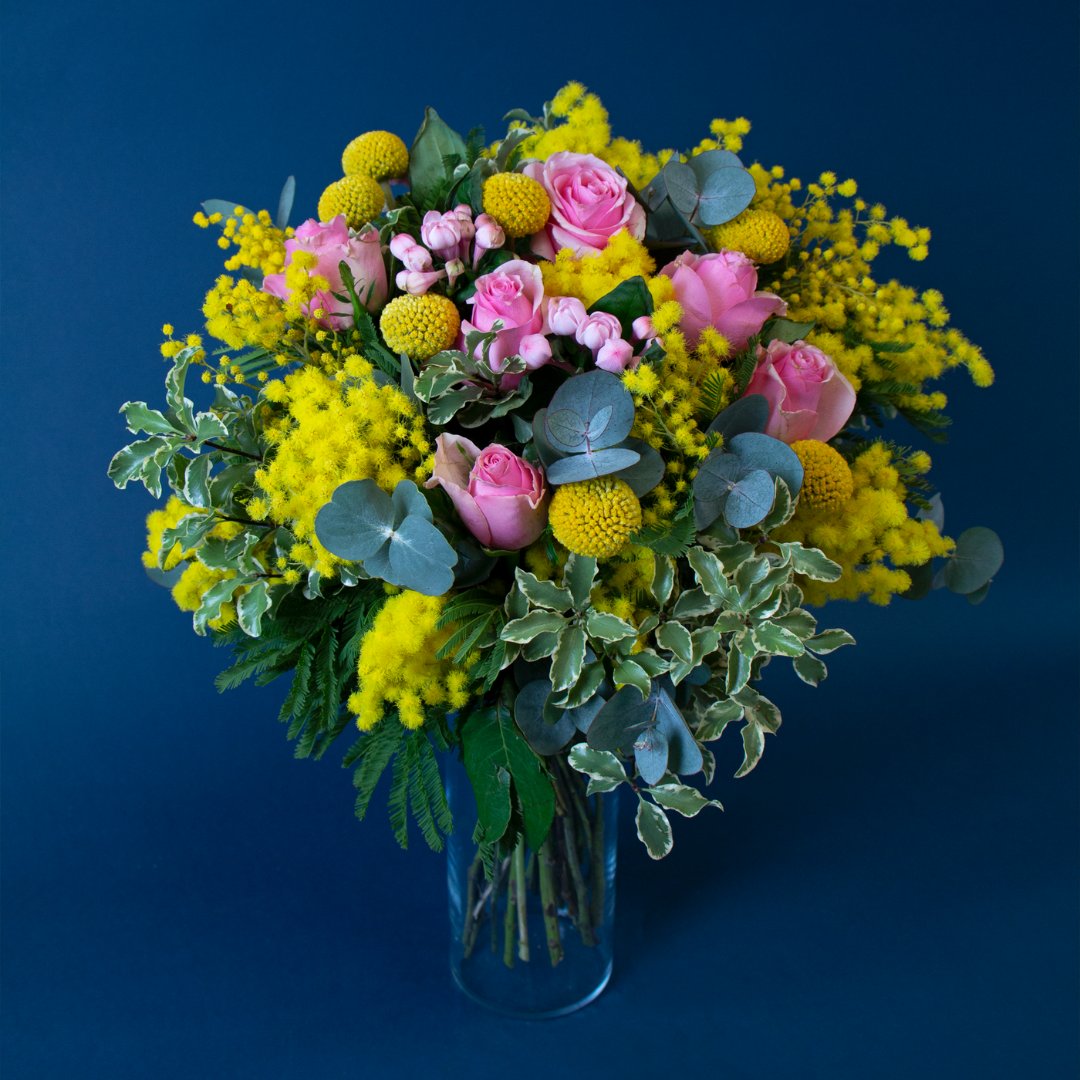 Exploring a paper bag of sweets, filled with delicious pink and yellow blooms. A sweet aroma emerges as you pick the perfect one, these yellow and pink blooms are a delicious alternative to a sugary treat. 💐

Featuring our ‘Candy’ bouquet. 🍭
#FloraFind #Bespoke #LondonFlorist