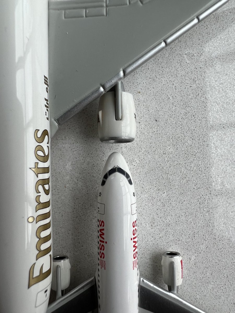 Immer wieder beeindruckend, die Größe der GE Triebwerke des 777 Frachters…sogar in 1:500