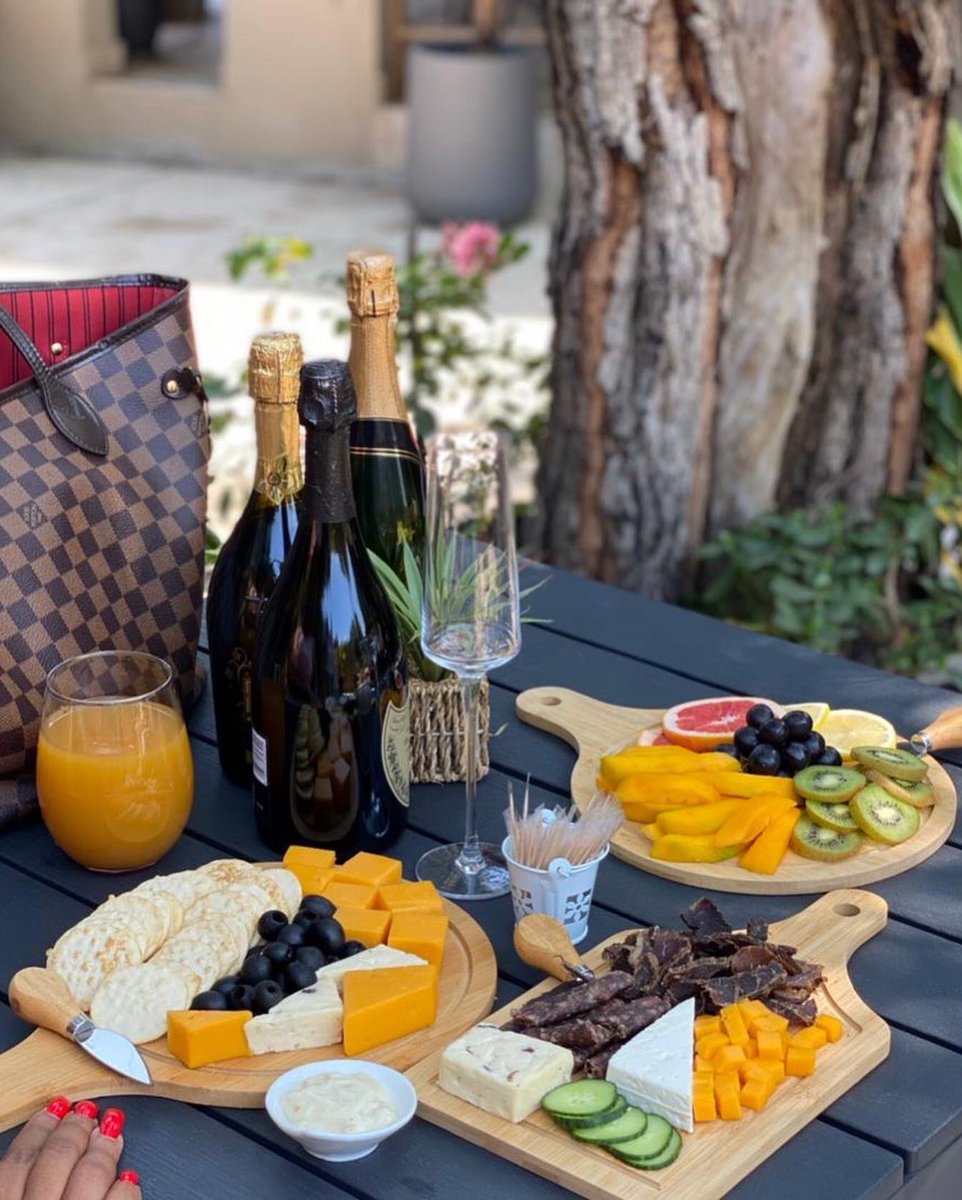 VisokaKitchen's tweet image. Nourish to flourish! We have given Visoka Kitchen an uplift to ensure our customers’ relaxation.Pull through for platters, light meals, coffee &amp;amp; more. We also host #business meetings, corporate lunches ,coffee dates and anything which goes down better with a plate of food ❤️