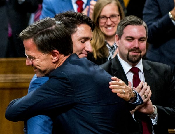 SamuelKaaging's tweet photo. Hoe onze #prumjee opkomt voor #mensenrechten van #Canadezen tegen #dictator #Trudeau. #WEFmarionet #TrudeauHasGotToGo #TrudeauTyranny https://t.co/jR18xFejIL