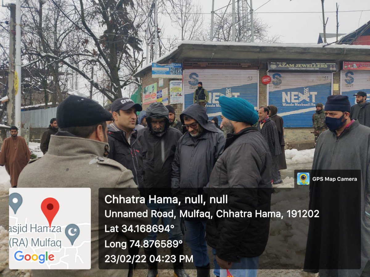 Hon'ble #Mayor along with #SMC Officials taking stock of the situation regarding #Snow #Clearance at Mulfaq.
#Srinagar  
<a href="/manojsinha/">Manoj Sinha</a> <a href="/Secretary_MoHUA/">Srinivas Katikithala</a> <a href="/Junaid_Mattu/">Junaid Azim Mattu</a> <a href="/OfficeOfLGJandK/">Office of LG J&K</a> <a href="/nitishwarKumar/">Nitishwar Kumar IAS</a> <a href="/AtharAamirKhan/">Athar Aamir Khan</a>