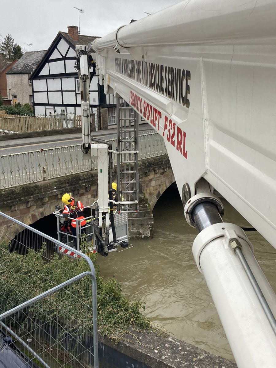 TomRowberry1982's tweet photo. Red watch @HWFireHereford ALP training at @HWFireLeominstr, including “below the horizontal”operation. River level also dropping rapidly here. https://t.co/JiFg1EX7td