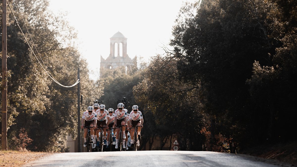 decathloncmacgm's tweet photo. Nos @AG2RCITROENU19 ont peaufiné leur préparation en Espagne avant la 1ère course dimanche.
Bonne saison les gars ✊ !

Our @AG2RCITROENU19 finished their preparation in Spain before the 1st race of the season, on Sunday. 
Let's race boys ✊!

#AG2RCITROËNTEAM - © Gus Sev https://t.co/wW2zlsCQpK