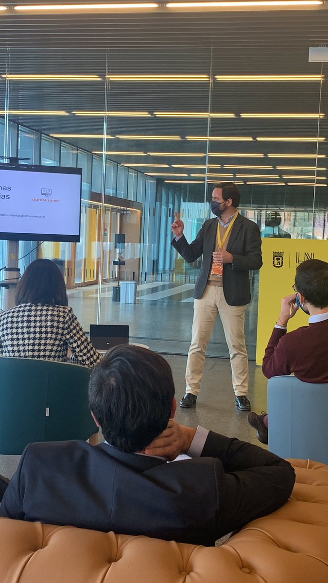 madridinnova's tweet photo. Tras el #elevatorpitch de #Datasurance, los miembros del jurado realizan sus preguntas sobre el proyecto #ComunidadLN #startups #insuretech #innovacion #proyectos https://t.co/XGdD3I9EZT