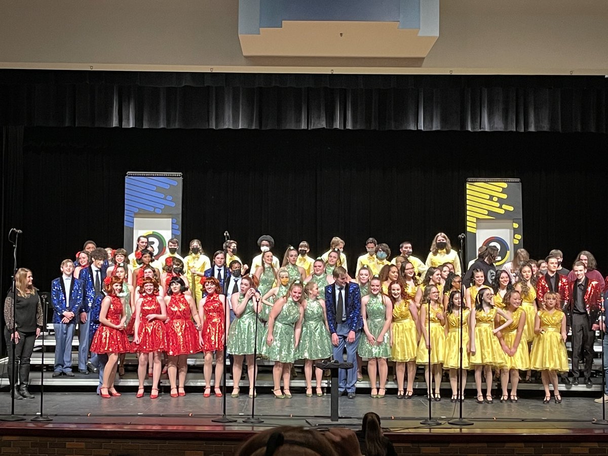 Had a blast cheering on Rock Bridge and Battle’s show choirs at their Charity Benefit Concert! Loved seeing some old Gentry faces too ❤️💙