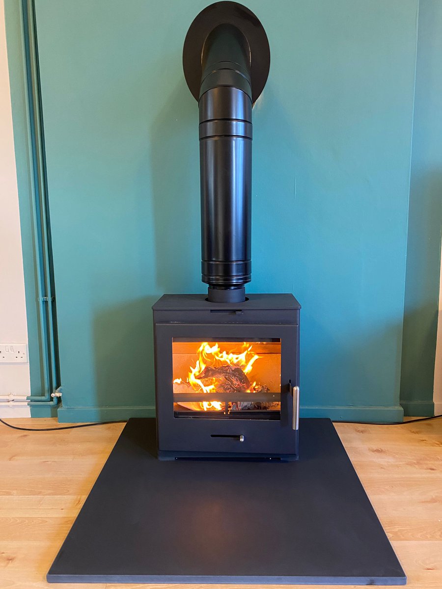Looking great! 🔥🔥
Here's the Pevex Bohemia X40 Cube, sat on a custom cut honed slate hearth with a black flue system.

Installed in Andover.

#woodburningstove #woodburner #newbury #whitchurch #berkshire #hampshire #wiltshire
