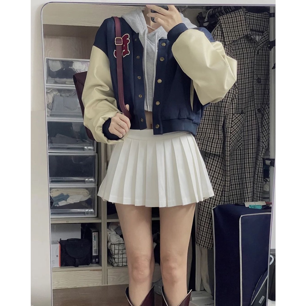 Aku mau spill nih jaket Varsity Baseball Unisex mantap deh pokonya brand yg aku rekomendasiin 🤩🥰

Yukkk Thread⬇️