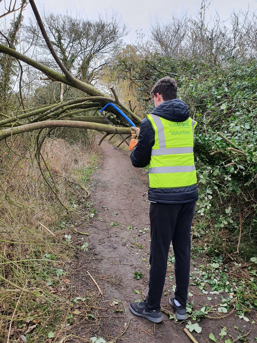 Volcosoutheast's tweet photo. Volunteer Ranger Ad clearing the #PhoenixTrail of downed trees after #StormEunice blew through. Thank your from everyone who uses this great traffic-free route. Volunteering for #Sustrans for his @DofE award. @SustransSouth @Princesris @ThameHub #volunteers https://t.co/QndFH4vicE