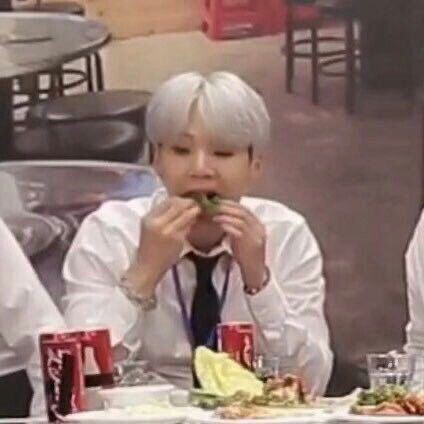 tineemyg's tweet photo. hello everyone, this is an acc dedicated to posting hourly soft &amp; tiny pictures of our comfort cat yoongi !! it would mean a lot if you rt and like to support us, thank you 🐱🤍 https://t.co/dKXUY5cCPA