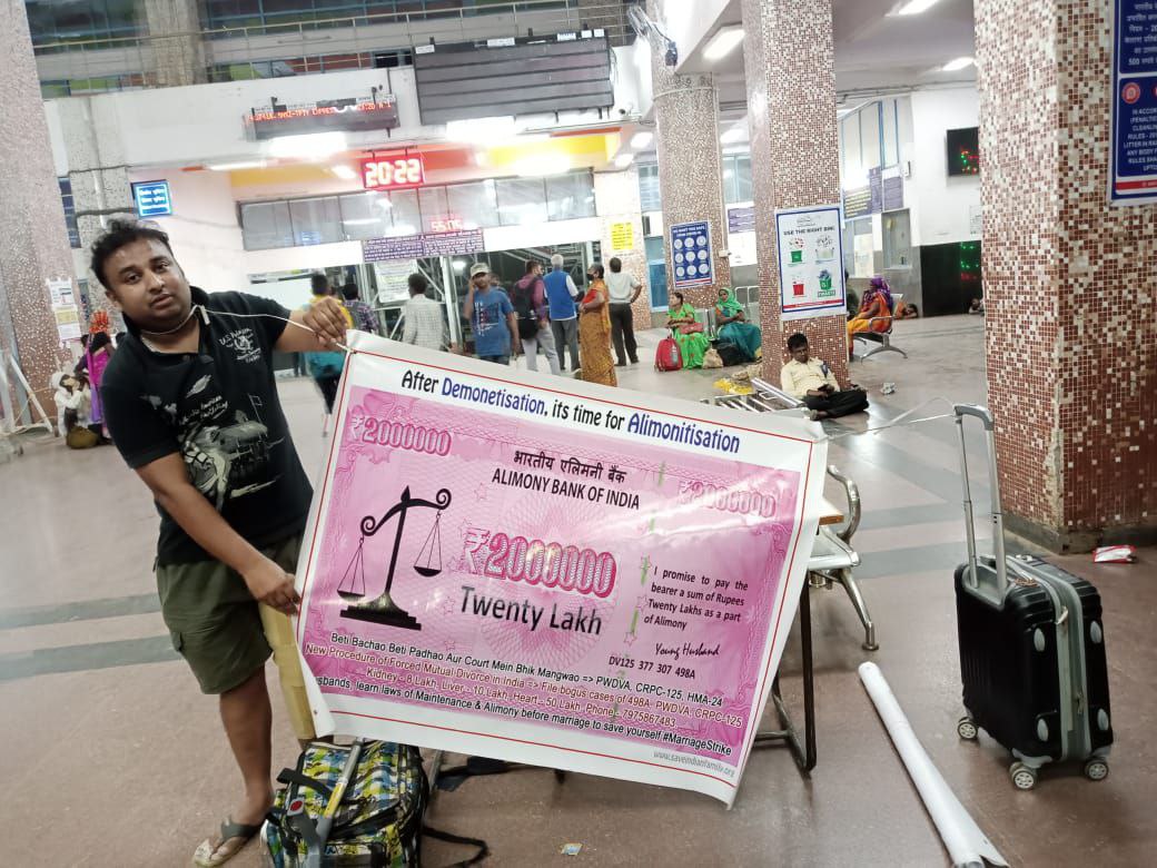 kedianirmal26's tweet photo. Men have become slave of #AlimonyScam
@PMOIndia @narendramodi @FinMinIndia
Please launch new currency to simplify the alimony extortion business. Even if Men is dying have to pay alimony.
#MarriageStrike https://t.co/Gxcm2wYe8i