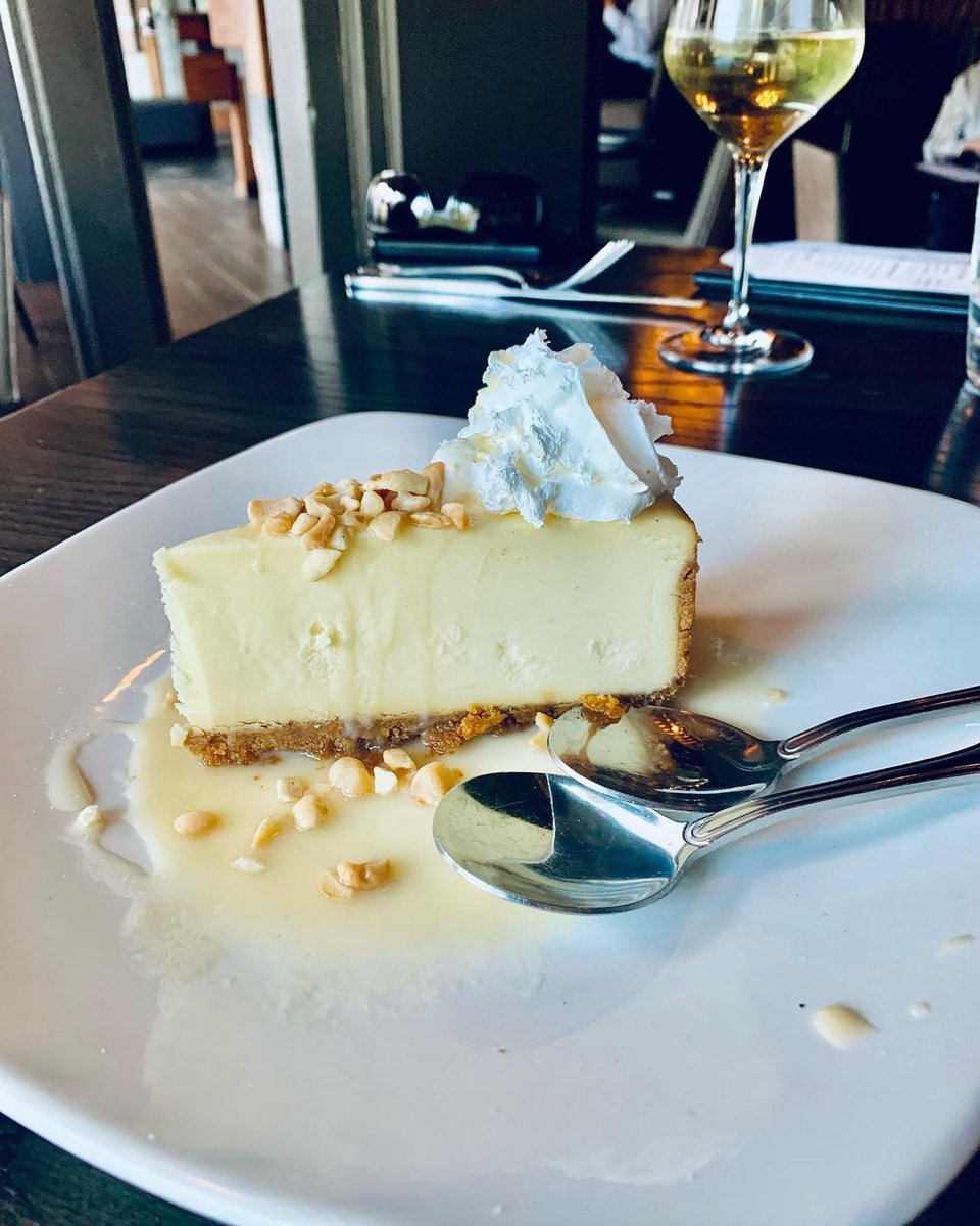 ChartHouseRest's tweet photo. Feed your dessert addiction.
📷:  hicountrylynnie

#cheesecake #newyorkcheesecake #caramelmacadamianut #dessert #sweettooth #sweettreat #dessert #dinnerwithaview #dinnerviews https://t.co/sbUYKf6zfW