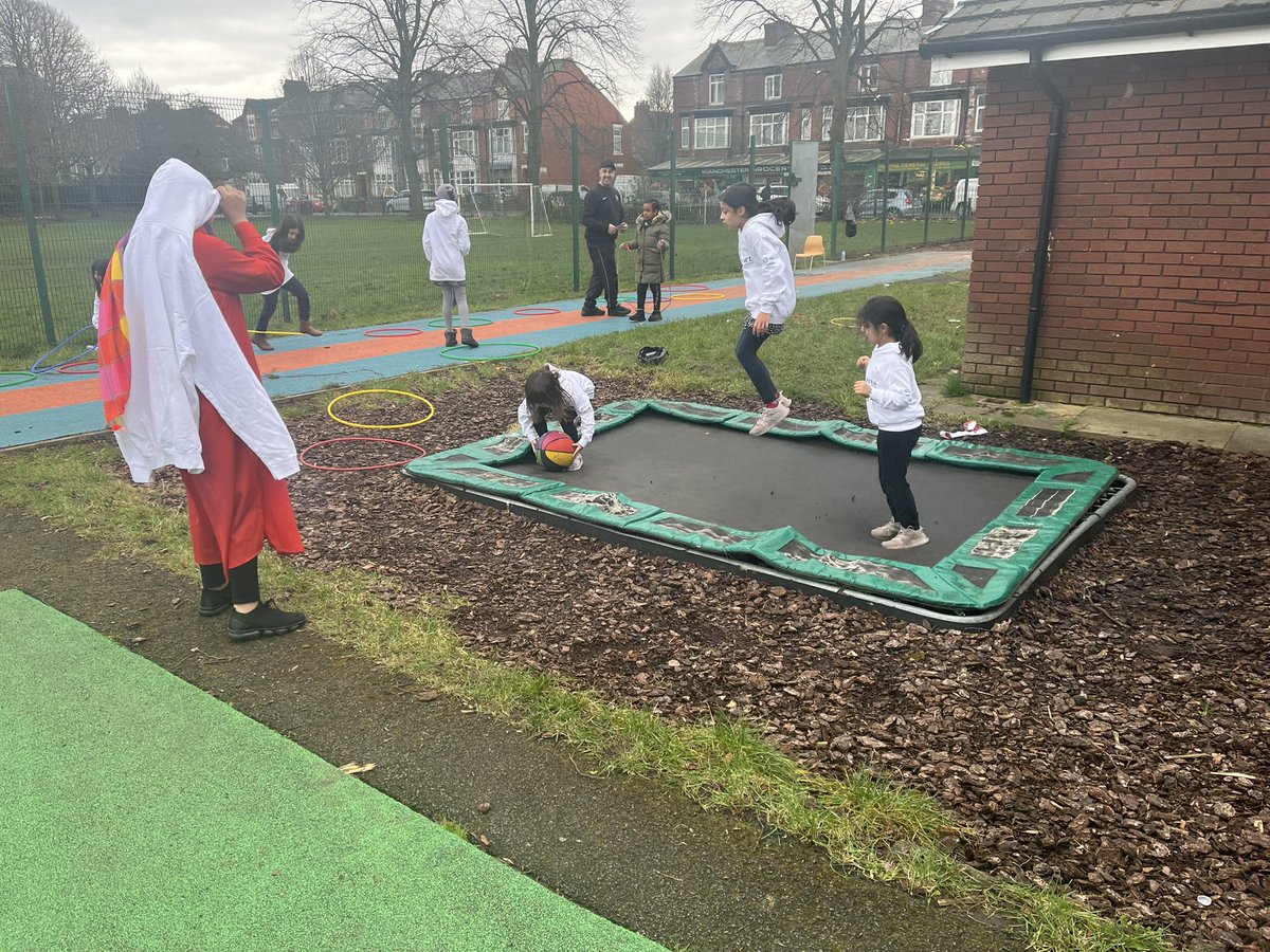 YOSG_UK's tweet photo. Today we Introduced young people to #Rounders as well as the usual fun ⚽️ #Learning #KeepingActive 🎉 #Holidaycamp @ManCityCouncil @MCRactive #FEBHT22 https://t.co/JqISCAiZ30