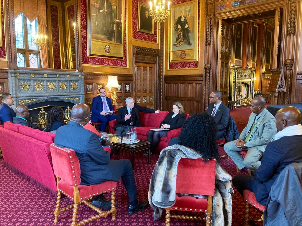 CPA_UK's tweet photo. A very warm welcome from @CommonsSpeaker for our visiting delegation from the Parliament of #Jamaica 🇯🇲. Mr Speaker highlighted the importance of the #Commonwealth family and the strength of its relationships. https://t.co/FglZ98seGD
