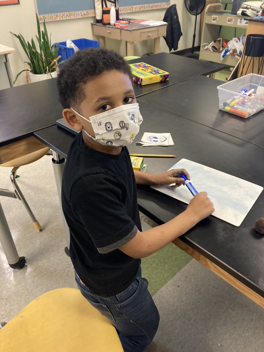 sandhartford's tweet photo. Live from intersession!!! #wegotthis #Eagleslearning #buildingcommunity #DME2 https://t.co/8gXUT7HmlP