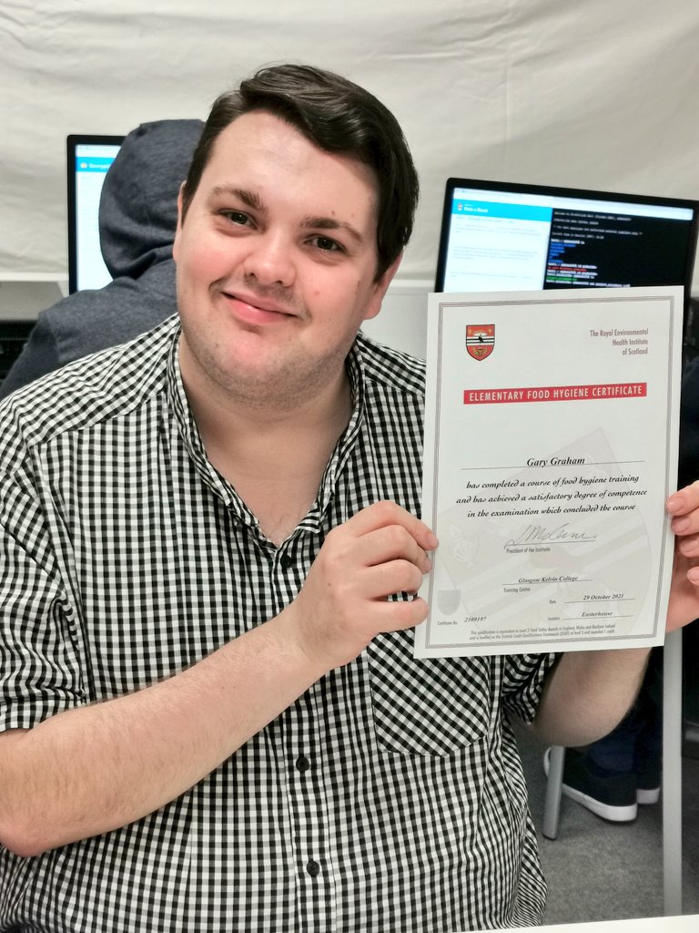 CCTKimberley's tweet photo. More certificates given out today!! Proud of all the hard work our #kickstartscotland and @_cjs_ guys have put in over the last 8 months β¨π
#DYW
#lifelonglearning
#communitypartnerships https://t.co/pwQqIMtcnr