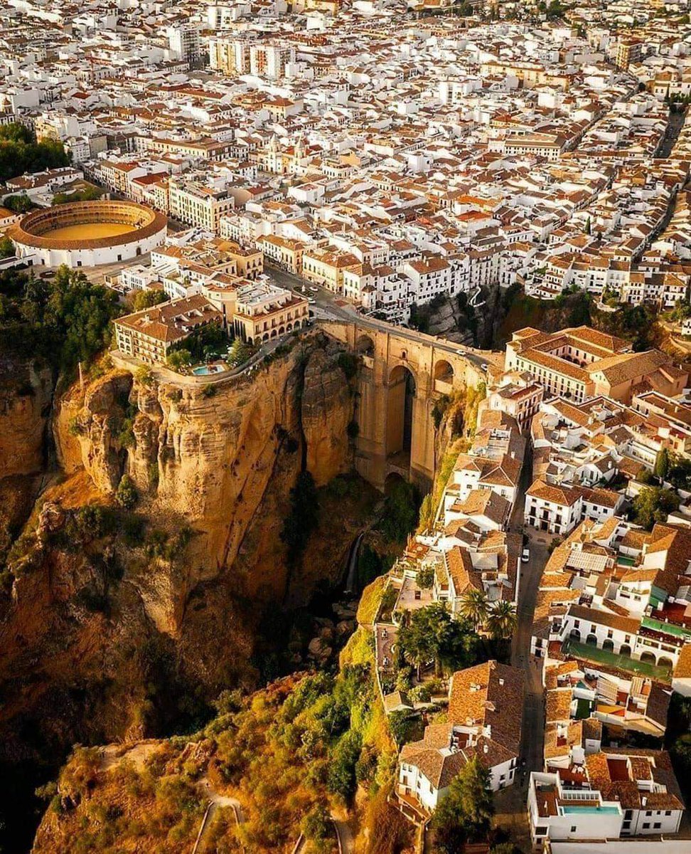 Archite01899733's tweet image. The majestic beauty of Ronda, Spain 
Photo by: wanderreds