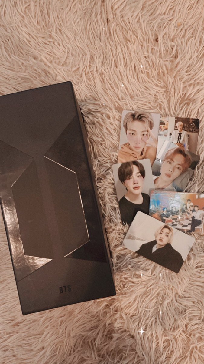 jejelatin's tweet photo. Kamsahamnida @annes_corner for the smooth transaction. Super happyyyy got my BTS MOTS SE Light stick with super poging freebies pa! 💜✨ https://t.co/R51IWMXkDl