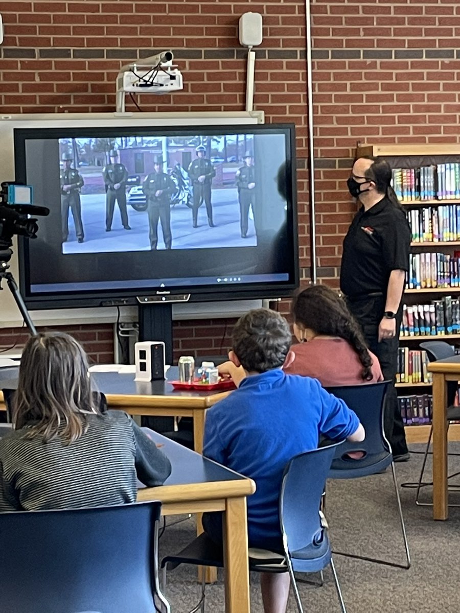 C_East_GCPS's tweet photo. Welcome to GMS, Mr. Davis! Thank you for sharing your talents with us at our GMS Guest Speaker Series! #droptodesign @GMSWilborn @glndschools https://t.co/cUx0E4svu0