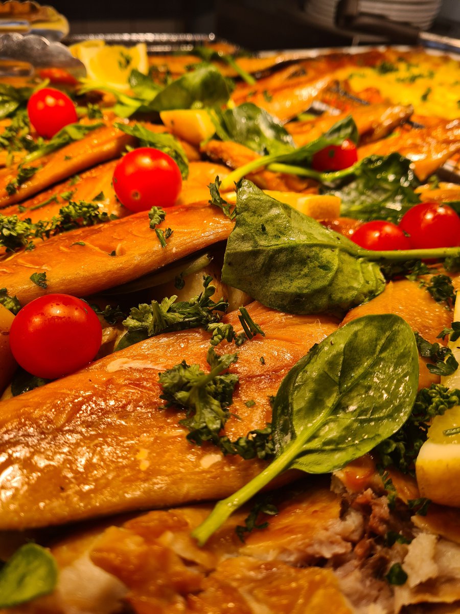 PangCollFood's tweet photo. Delicious lunchtime food. Lasagne, Mackerel salad, carrot cake and a cheeky chocolate mousse #yum @HolroydHowe @PangbourneColl @NSkevington75 @GaryFox88 https://t.co/IcXdU1Dr9e