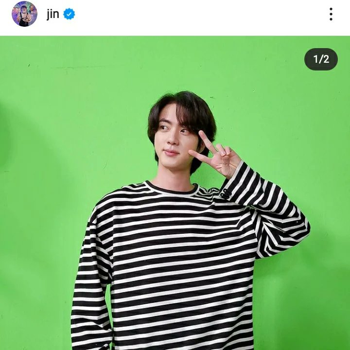 BTS_MTY's tweet photo. Yo digo que es México. Ya poner el águila devorando a la serpiente es mucho spoiler 😂🇲🇽

#BTS #방탄소년단 @BTS_twt | #☆. https://t.co/b5PdFYF73V