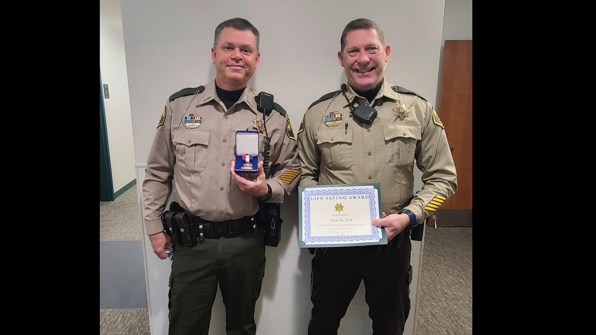 LinnIASheriff's tweet photo. Congratulations to Deputies Jim Dunn &amp; Tim Daubs! They were given Life Saving commendation awards after administering Naloxone &amp; rescue breaths to an overdose victim in a vehicle on Feb 7th. After ambulance transport &amp; additional medical treatment, the man made a full recovery.👏 https://t.co/sXPYwbH2ep