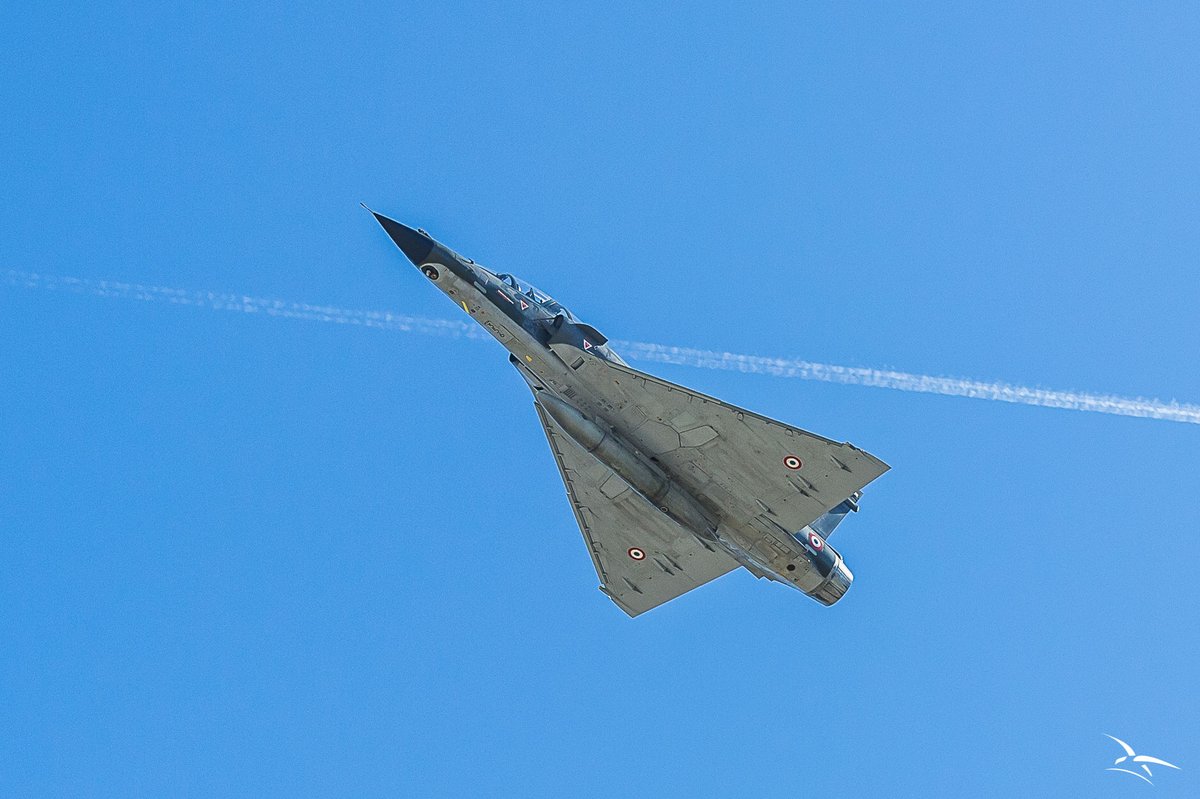 Armee_de_lair's tweet photo. Après plus de 30 ans consacrés à la défense de la France, le dernier Mirage 2000N, en service au sein du centre d’expertise « DGA Essais en vol » à Istres, a effectué son ultime vol pour rejoindre la BA 133, ce 22 février. Il servira dorénavant à former les mécaniciens de l'AAE. https://t.co/lPVCZgYpIU