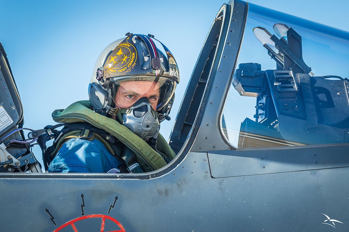 Armee_de_lair's tweet photo. Après plus de 30 ans consacrés à la défense de la France, le dernier Mirage 2000N, en service au sein du centre d’expertise « DGA Essais en vol » à Istres, a effectué son ultime vol pour rejoindre la BA 133, ce 22 février. Il servira dorénavant à former les mécaniciens de l'AAE. https://t.co/lPVCZgYpIU
