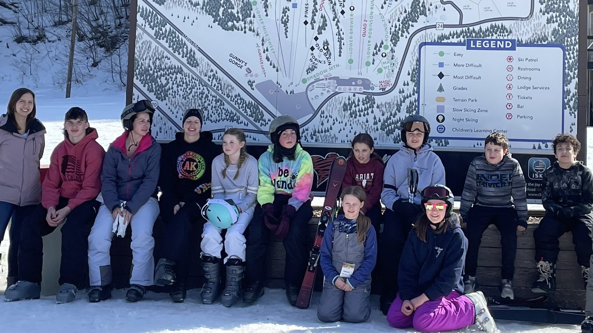 WyomingCSD's tweet photo. What a great day for Wyoming Ski Club to hit the slopes!  #wyomingproud https://t.co/joLtMdxFzM