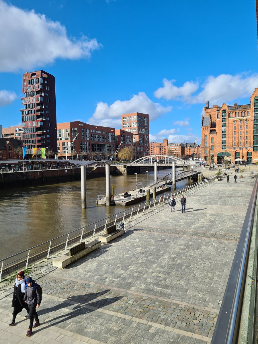 fls_news's tweet photo. Mal was Schönes zwischendurch, bei all dem Irrsinn in der Welt: in #Hamburg scheint die Sonne 😎 #JIP21 @HHMediaSchool https://t.co/E50PR1kT5f